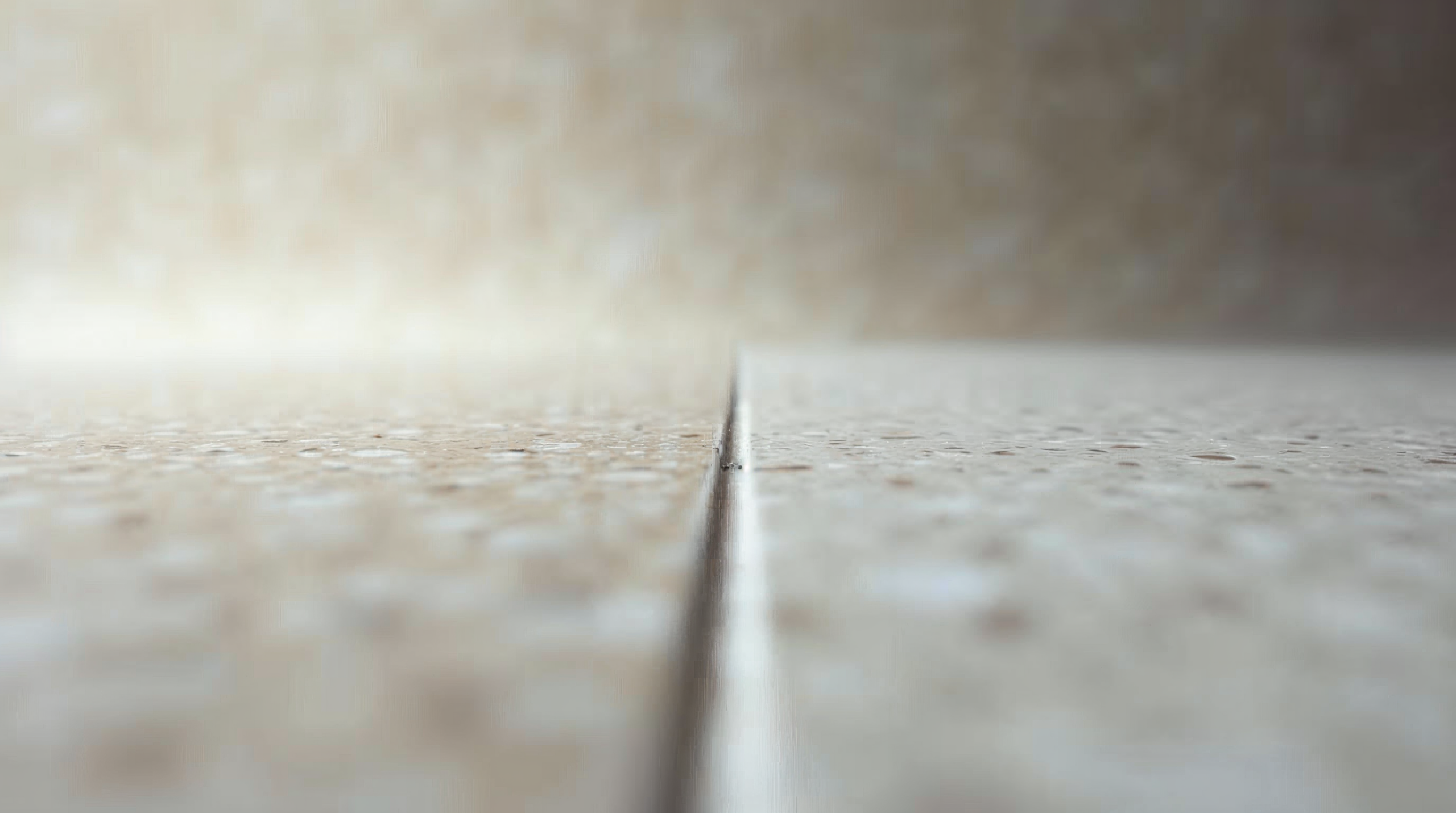 Vergleich rektifizierte und nicht-rektifizierte Fliesenkante